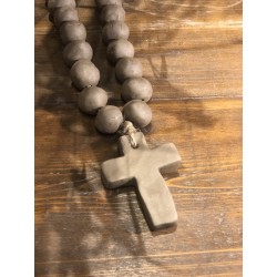 collier faïence brut croix ( brun)